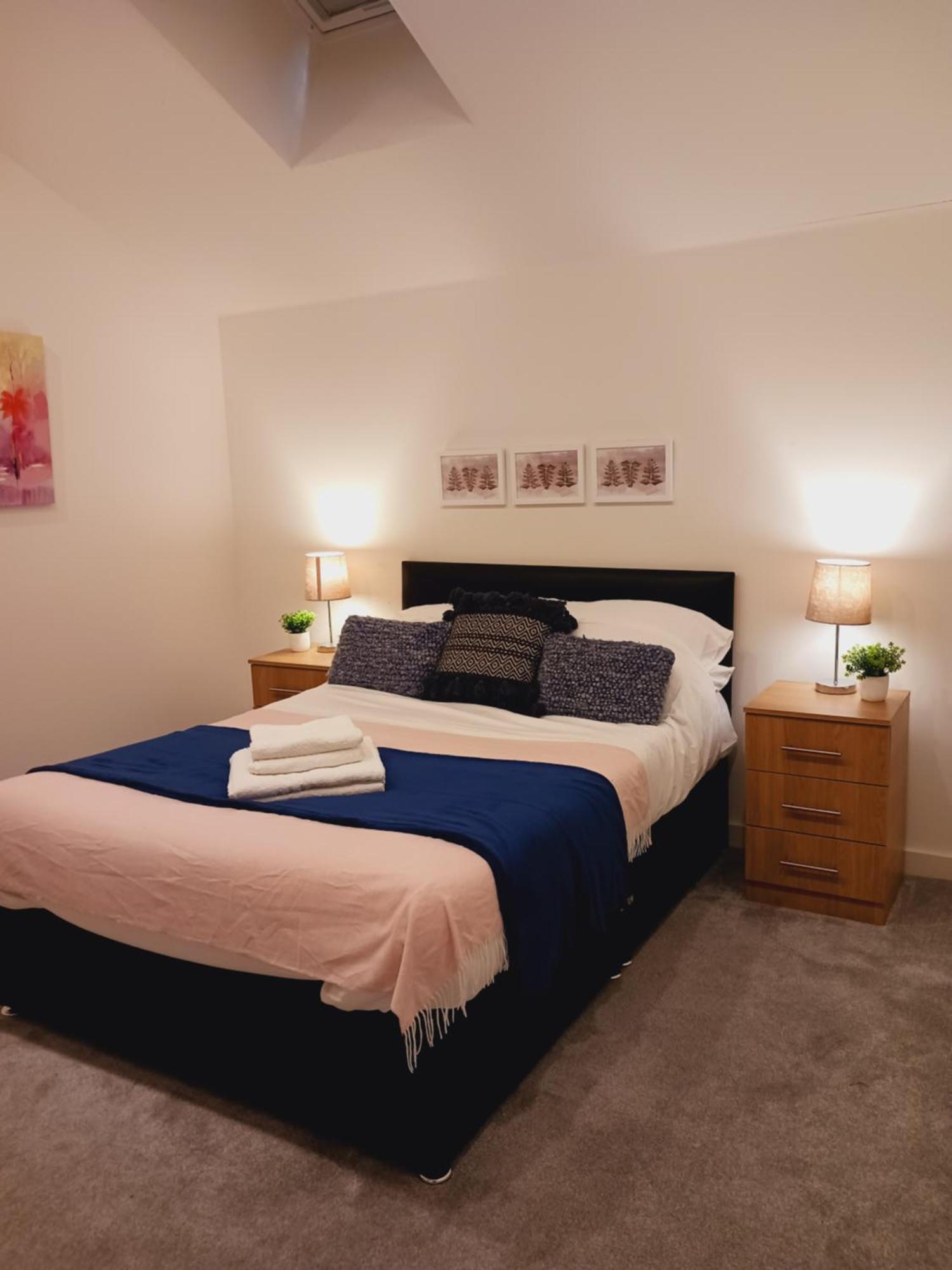 Bliss Contractor Apartments- Sleeps 6 Bradford  Exterior photo